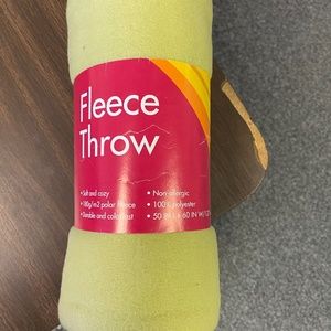 Fleece throw brand new MB40